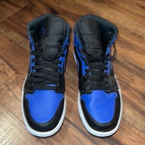 Air Jordan 1 Mid ‘Hyper Royal’